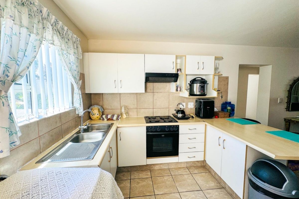 Centrally Located Value for Money Apartment For Sale in Hartenbos - Photo 4