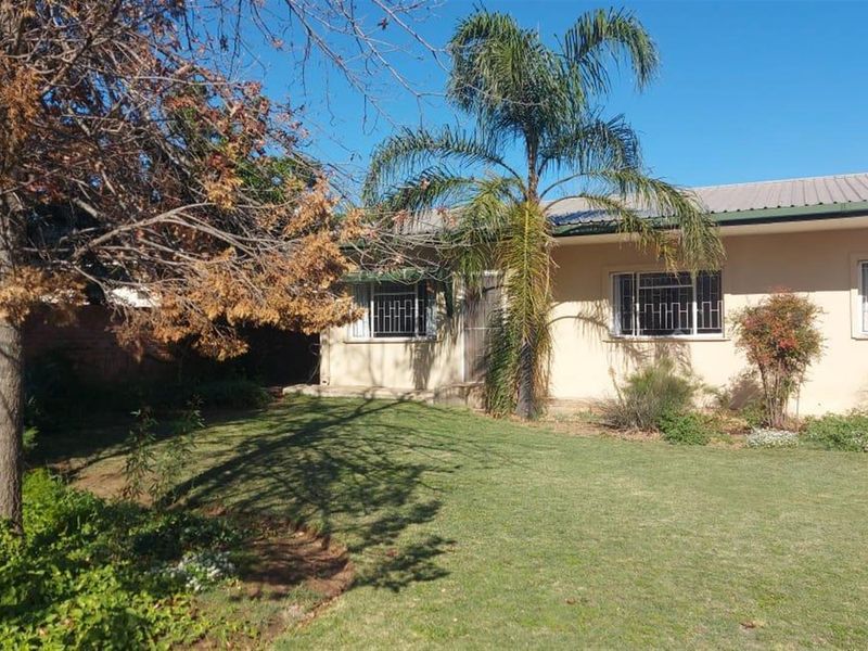 House SOLD in Ladismith - Photo 2
