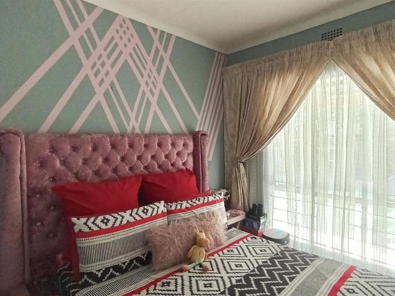 Modern & Spacious 3-Bedroom Home in Norkem Park, Kempton Park - Photo 8