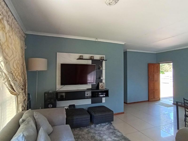 Modern & Spacious 3-Bedroom Home in Norkem Park, Kempton Park - Photo 7