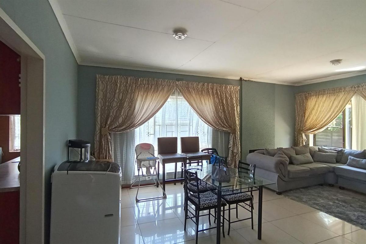 Modern & Spacious 3-Bedroom Home in Norkem Park, Kempton Park - Photo 2