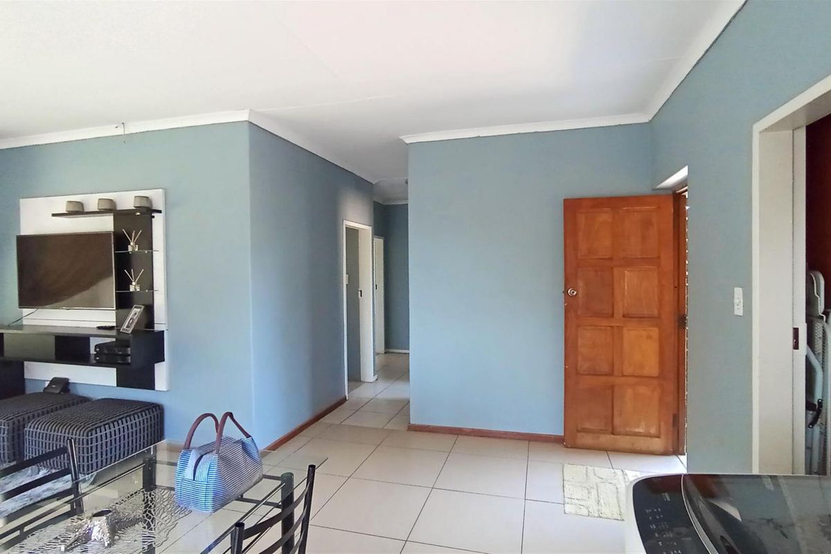 Modern & Spacious 3-Bedroom Home in Norkem Park, Kempton Park - Photo 3