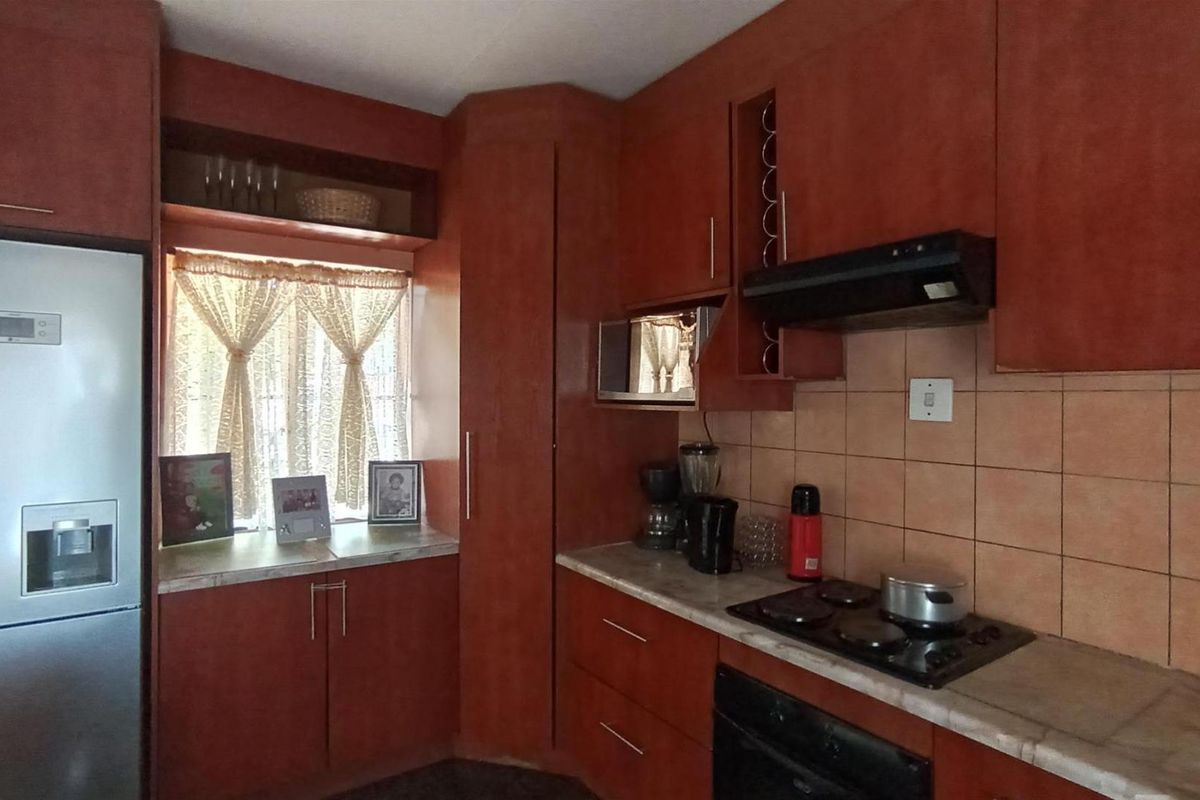 Modern & Spacious 3-Bedroom Home in Norkem Park, Kempton Park - Photo 5