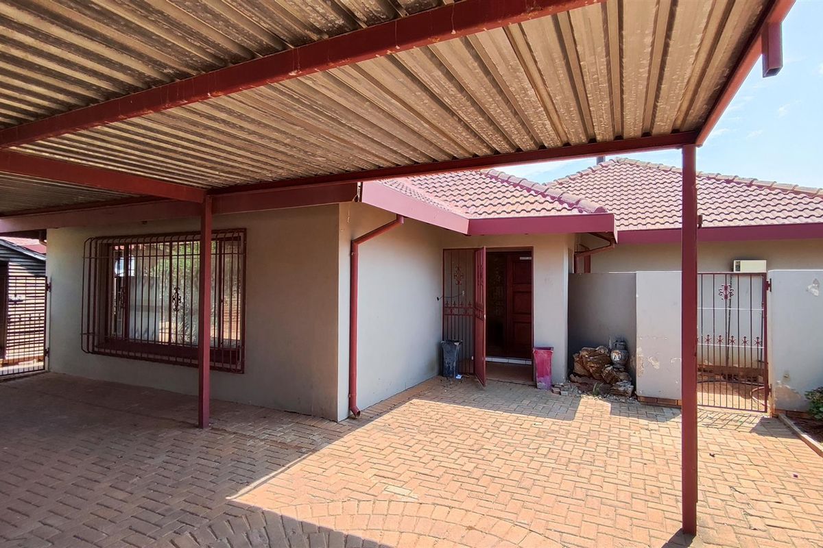Spacious 4-Bedroom Home with Pool & Entertainment Area - Birch Acres, Kempton Park - Photo 2