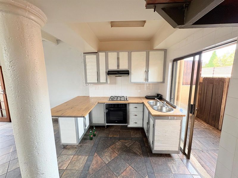 Cottage To Rent in Florida, Roodepoort - Photo 3