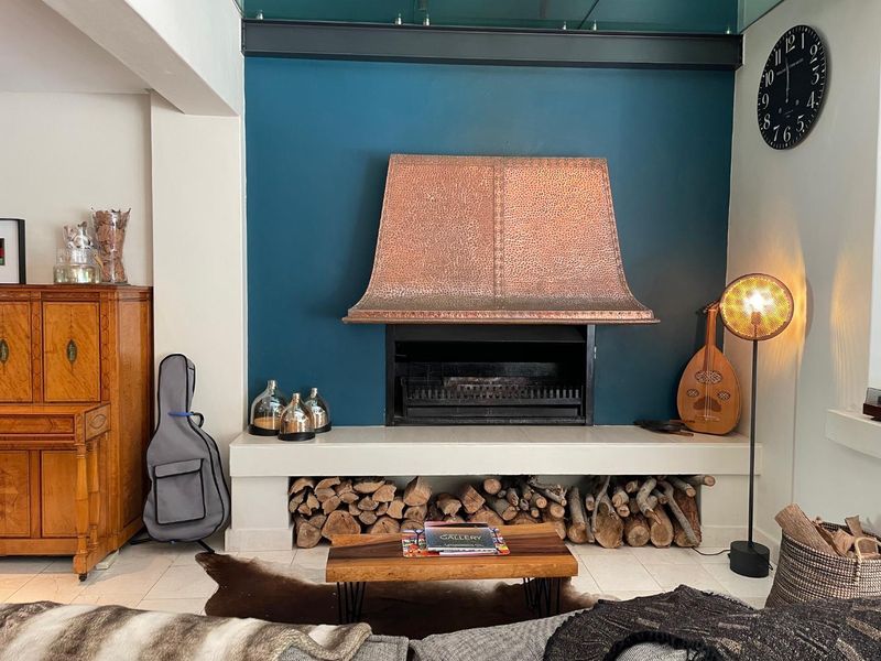 Privately positioned at the end of cul de sac this double volume home has sweeping mountain views - Photo 10