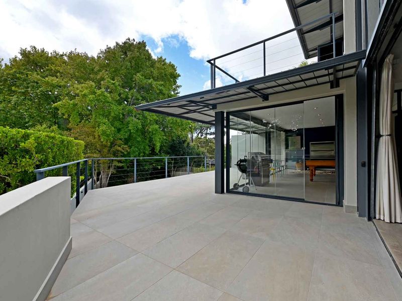 Privately positioned at the end of cul de sac this double volume home has sweeping mountain views - Photo 8