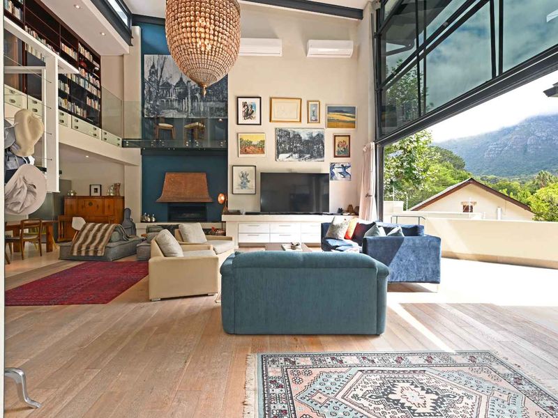 Privately positioned at the end of cul de sac this double volume home has sweeping mountain views - Photo 6