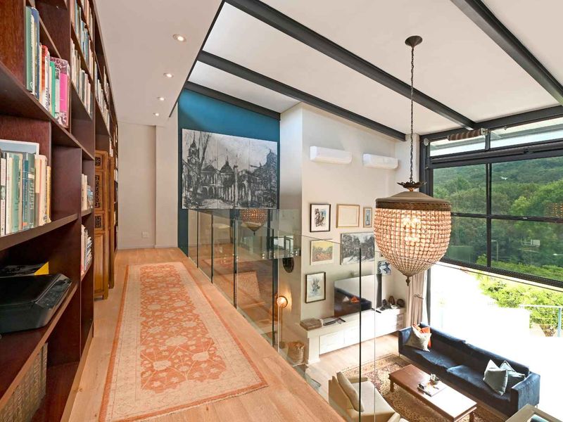 Privately positioned at the end of cul de sac this double volume home has sweeping mountain views - Photo 9