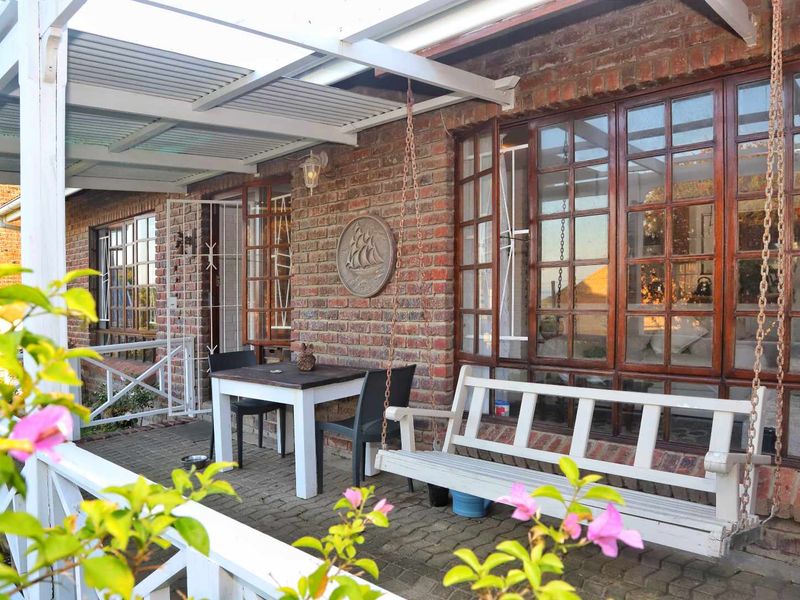 House For Sale in Morgans Bay - Photo 2