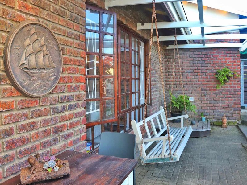 House For Sale in Morgans Bay - Photo 3