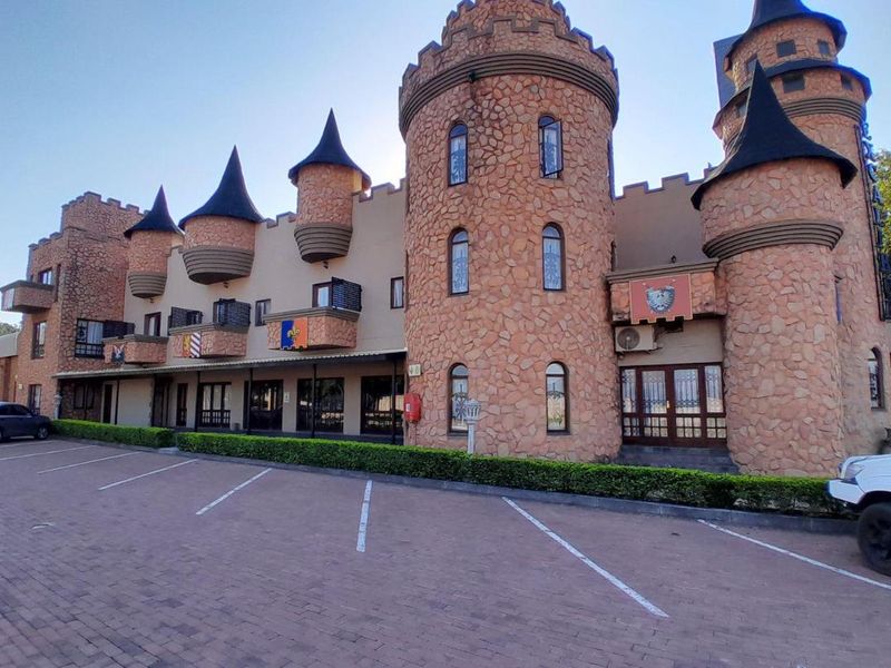 Iconic Medieval Boutique Hotel - Premier Event Destination - Photo 3