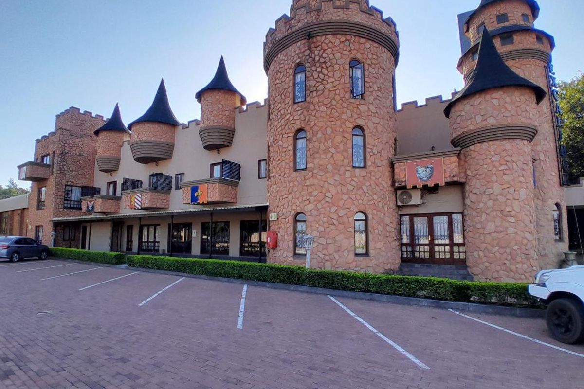 Iconic Medieval Boutique Hotel - Premier Event Destination - Photo 3