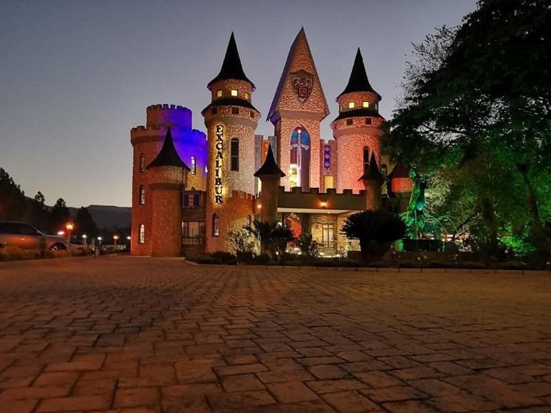 Iconic Medieval Boutique Hotel - Premier Event Destination - Photo 4