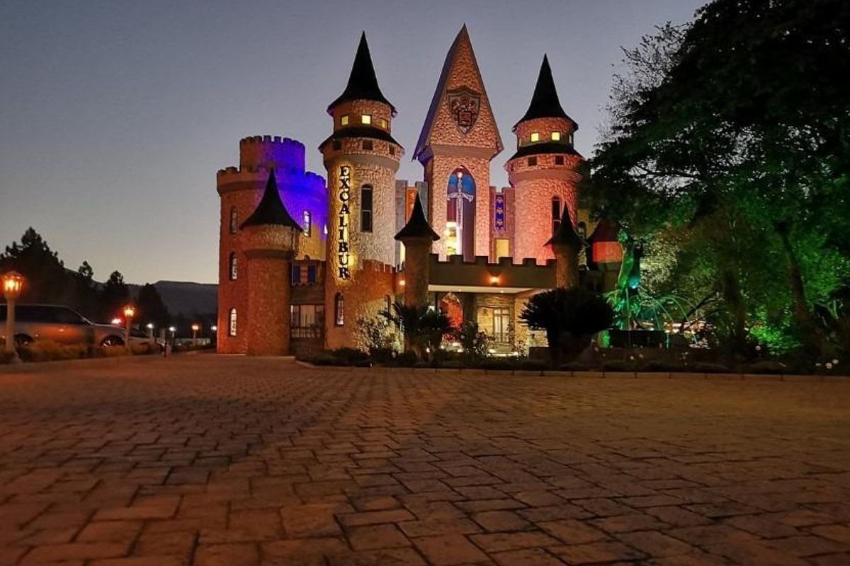 Iconic Medieval Boutique Hotel - Premier Event Destination - Photo 4