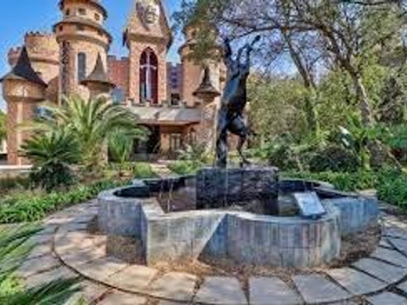 Iconic Medieval Boutique Hotel - Premier Event Destination - Photo 2