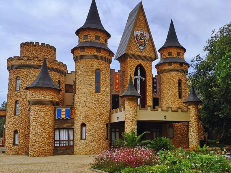 Iconic Medieval Boutique Hotel - Premier Event Destination - Photo 6