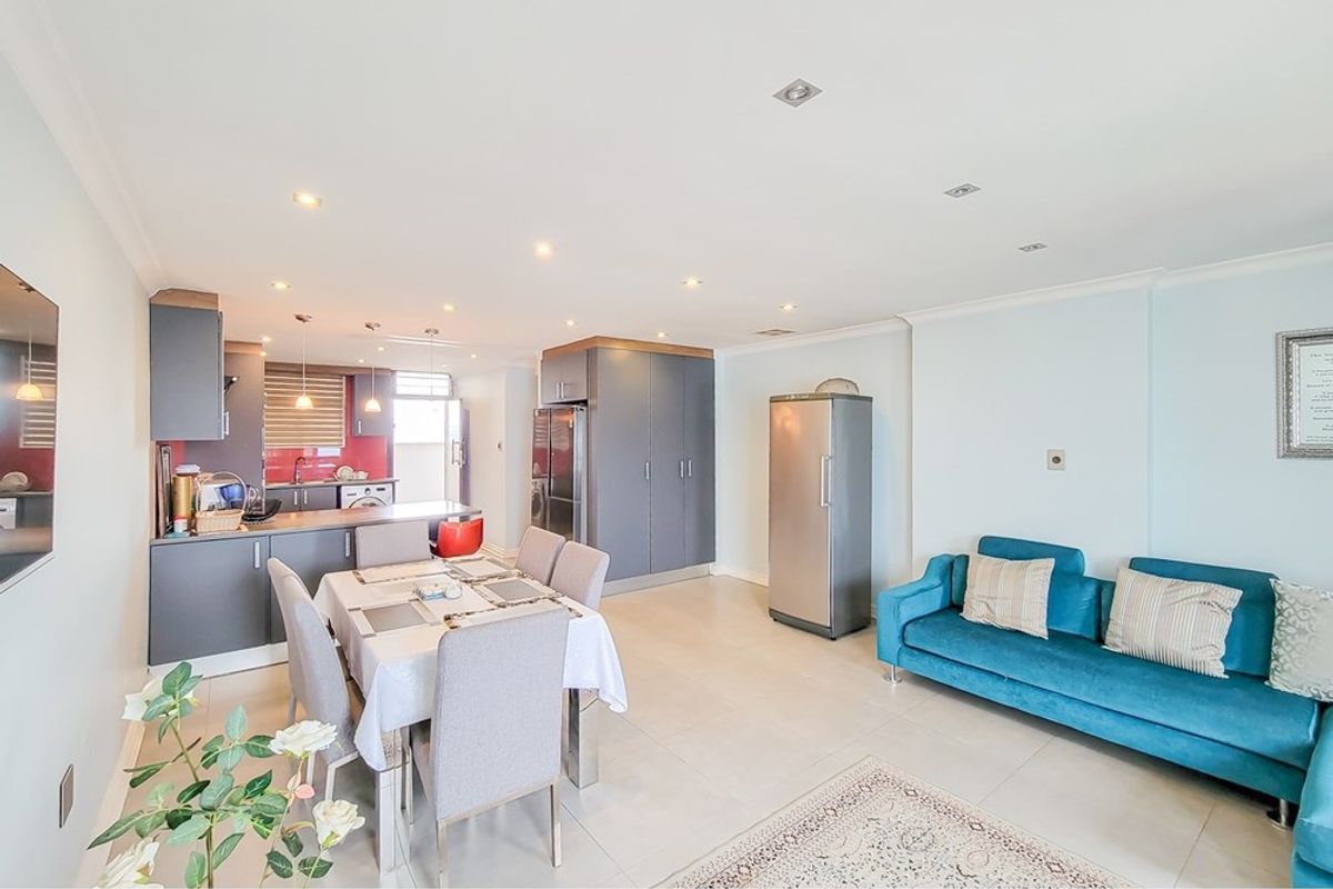 Modern 2 Bedroom unit for sale with sea views in North Beach - Photo 4