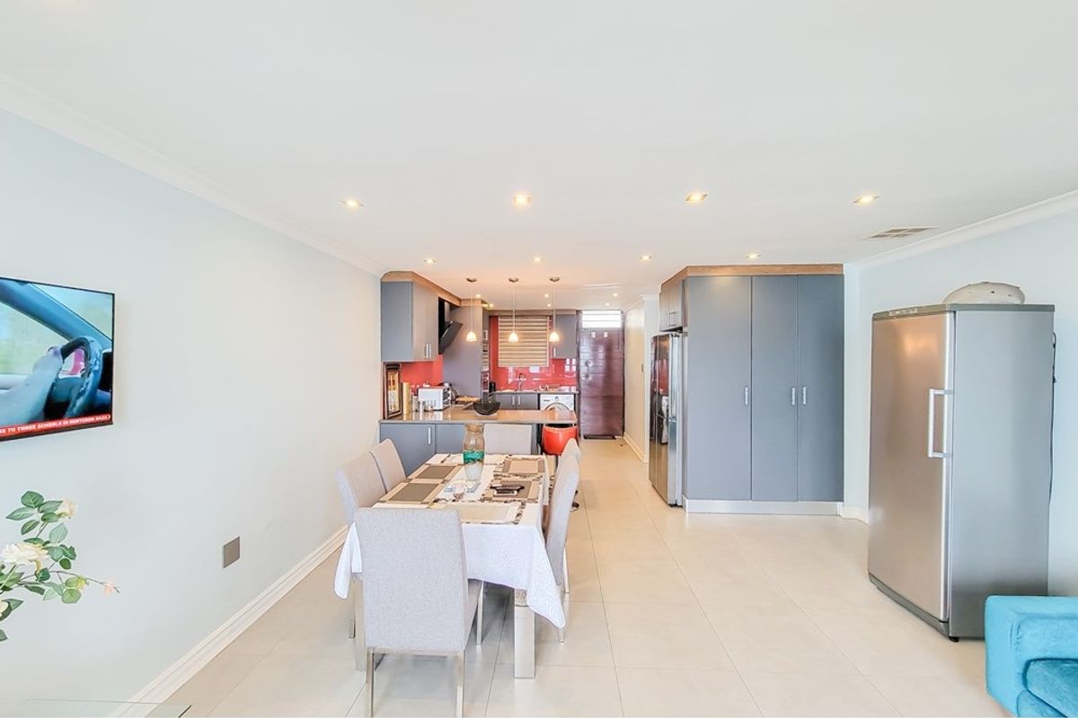 Modern 2 Bedroom unit for sale with sea views in North Beach - Photo 5