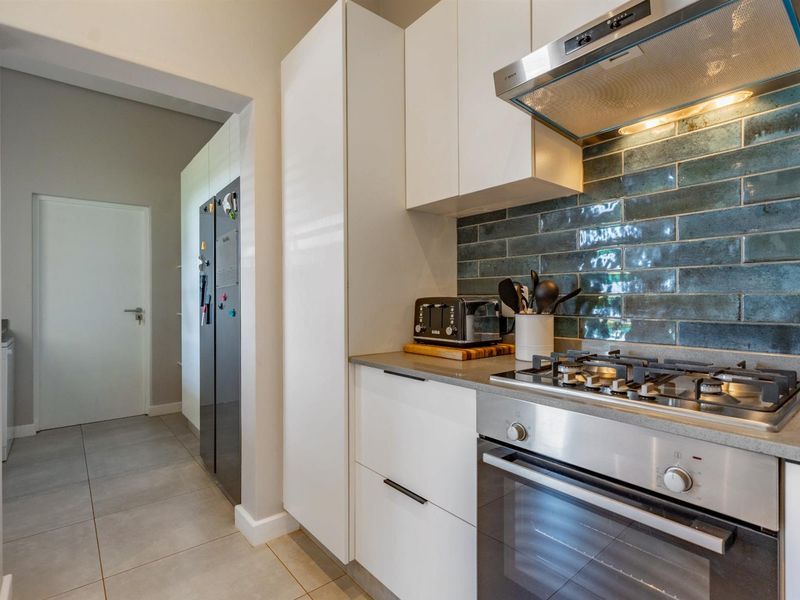 A Modern Family Homes, Prime Location - Photo 8