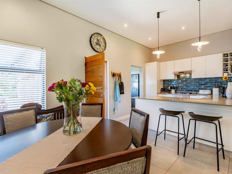 A Modern Family Homes, Prime Location - Photo 4