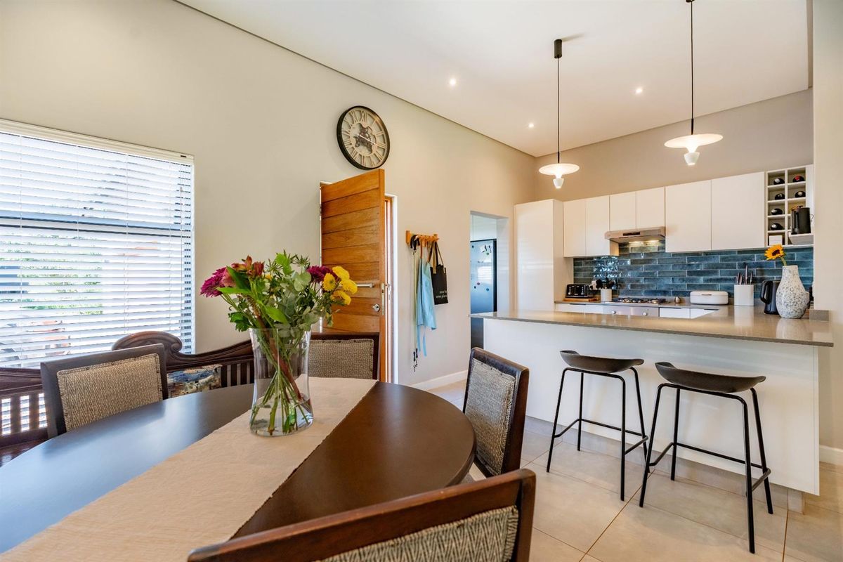 A Modern Family Homes, Prime Location - Photo 4