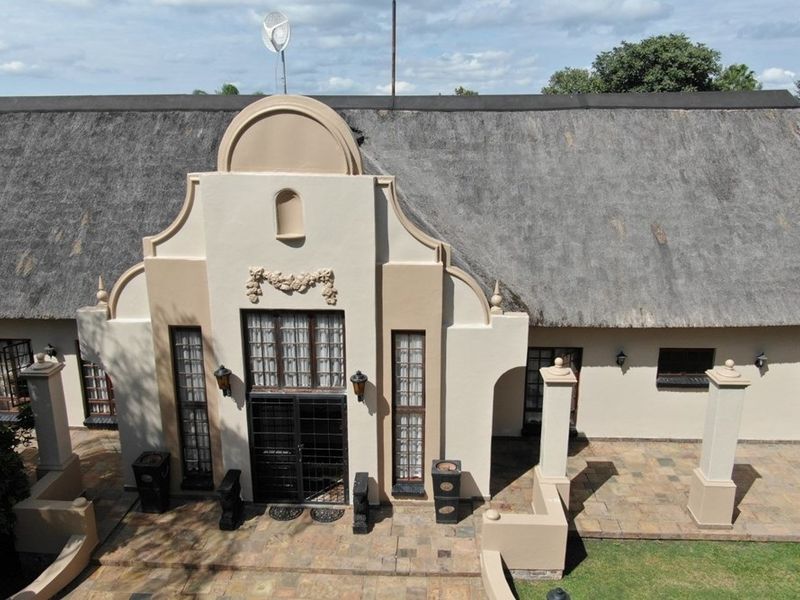 Charming Cape Dutch Retreat for Sale in Sought-After Bela Bela - Photo 8