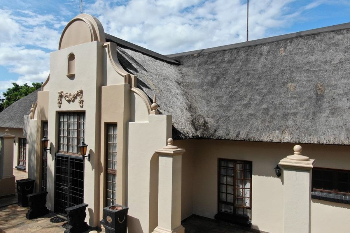 Charming Cape Dutch Retreat for Sale in Sought-After Bela Bela - Photo 5