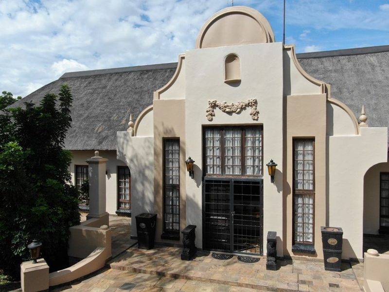 Charming Cape Dutch Retreat for Sale in Sought-After Bela Bela - Photo 4