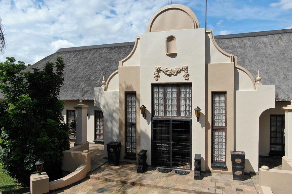 Charming Cape Dutch Retreat for Sale in Sought-After Bela Bela - Photo 4