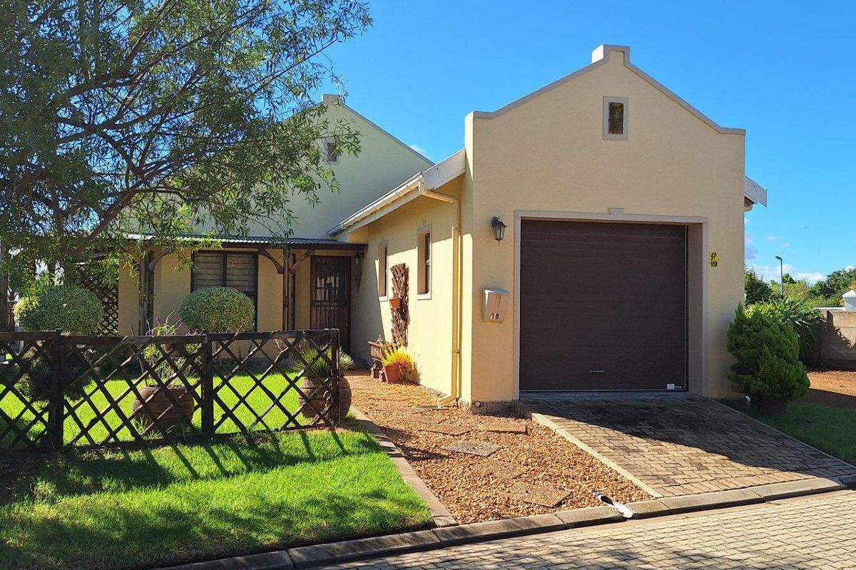 Townhouse For Sale in Riversdale - Photo 2