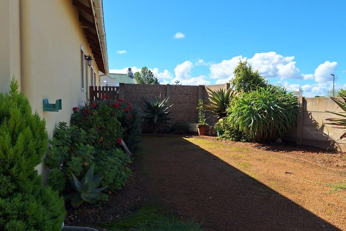 Townhouse For Sale in Riversdale - Photo 4