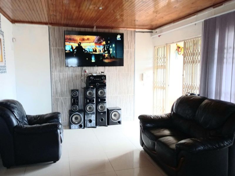 3 Bedroom House for Sale in Woodview, Phoenix, KwaZulu Natal - Photo 10