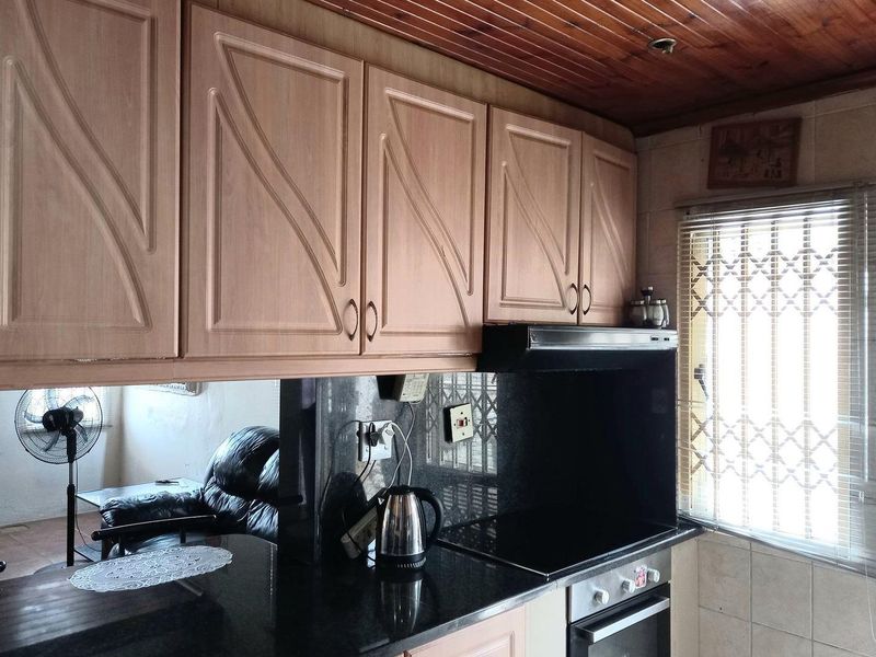 3 Bedroom House for Sale in Woodview, Phoenix, KwaZulu Natal - Photo 6