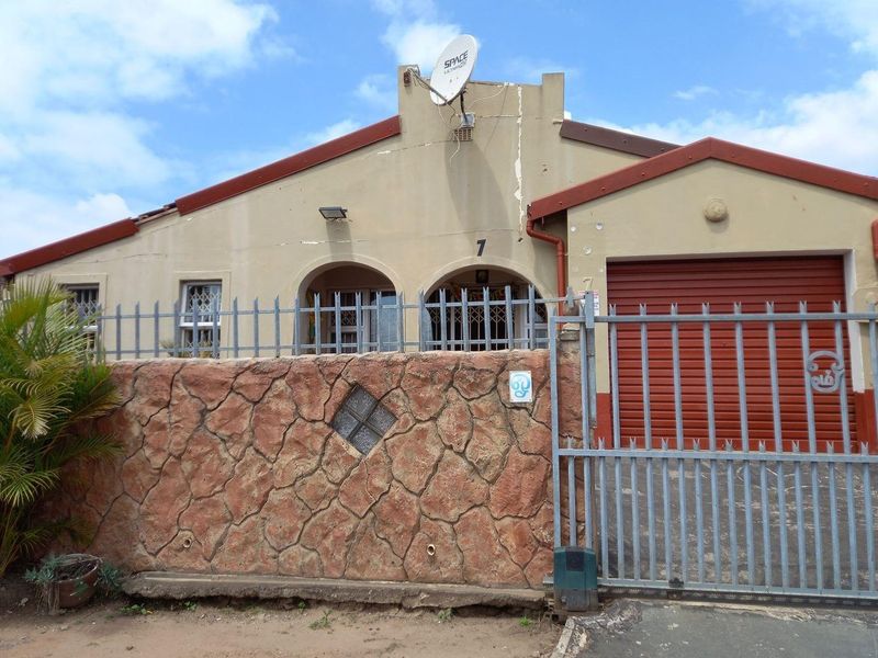 3 Bedroom House for Sale in Woodview, Phoenix, KwaZulu Natal - Photo 3