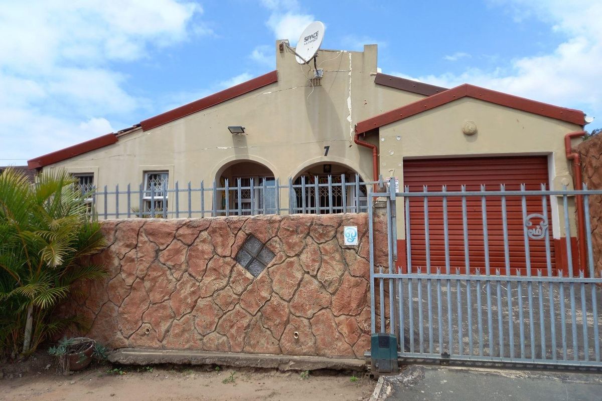 3 Bedroom House for Sale in Woodview, Phoenix, KwaZulu Natal - Photo 3