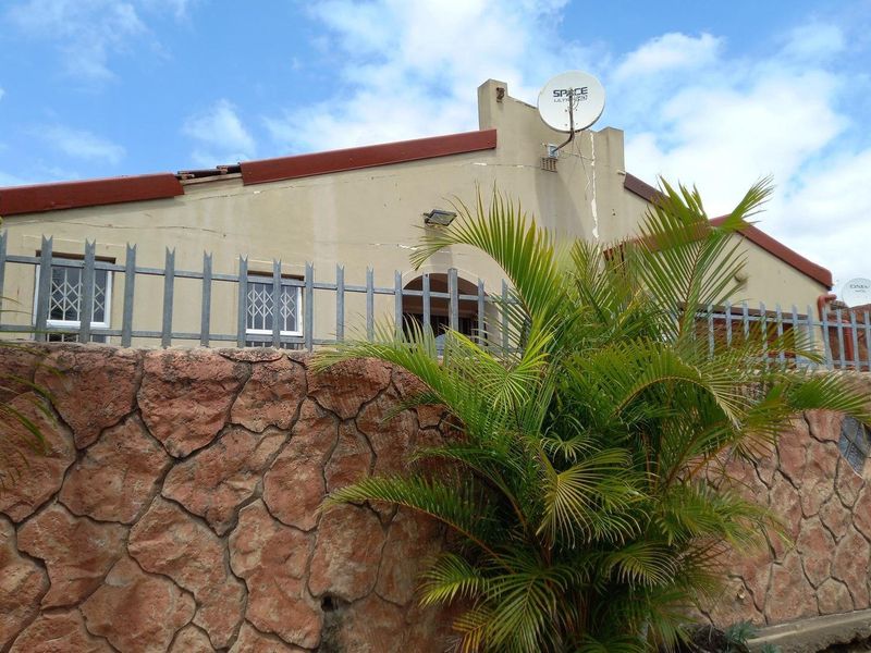 3 Bedroom House for Sale in Woodview, Phoenix, KwaZulu Natal - Photo 4