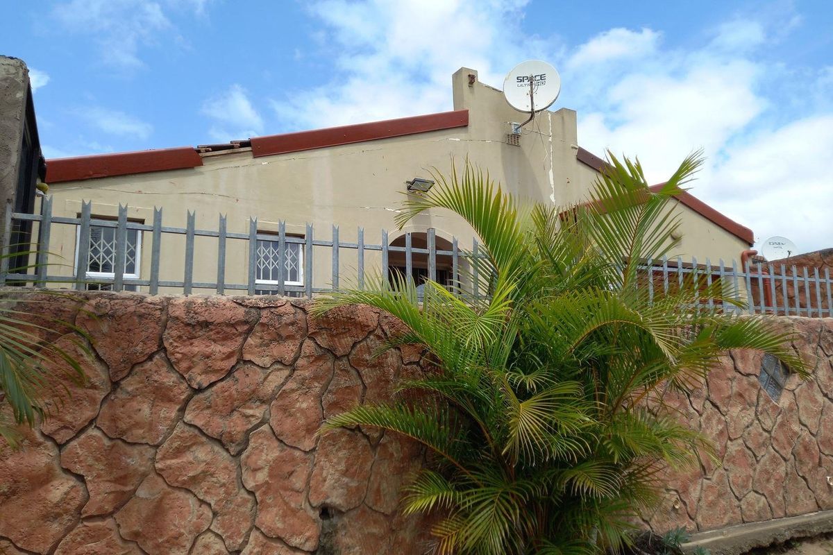3 Bedroom House for Sale in Woodview, Phoenix, KwaZulu Natal - Photo 4