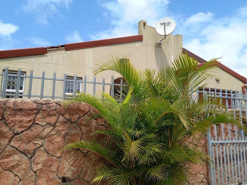 3 Bedroom House for Sale in Woodview, Phoenix, KwaZulu Natal - Photo 2