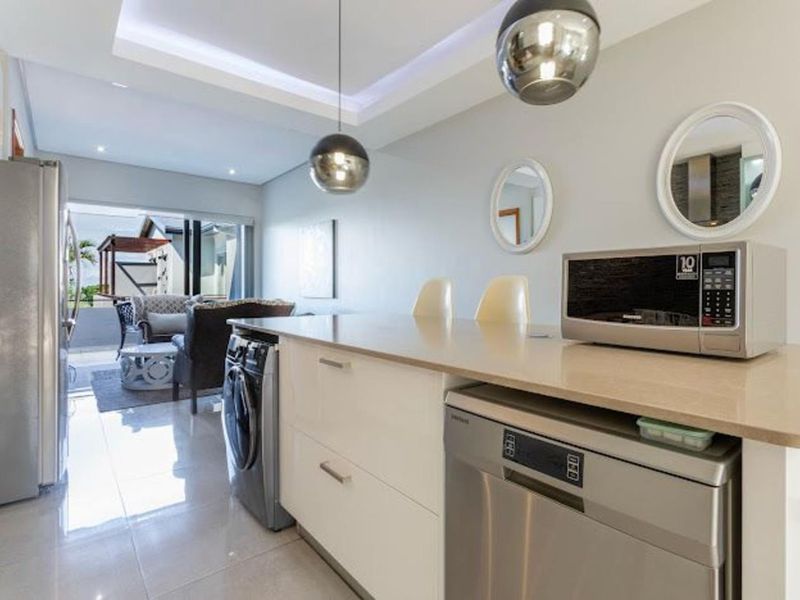 Fully Furnished Apartment For Sale in Shakas Rock, Ballito, KwaZulu Natal - Photo 2