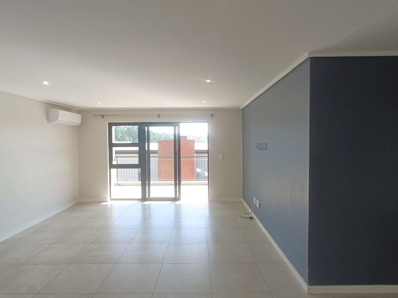 Elegant Three-Bedroom Apartment in Cotswold Fenns Estate - Photo 7