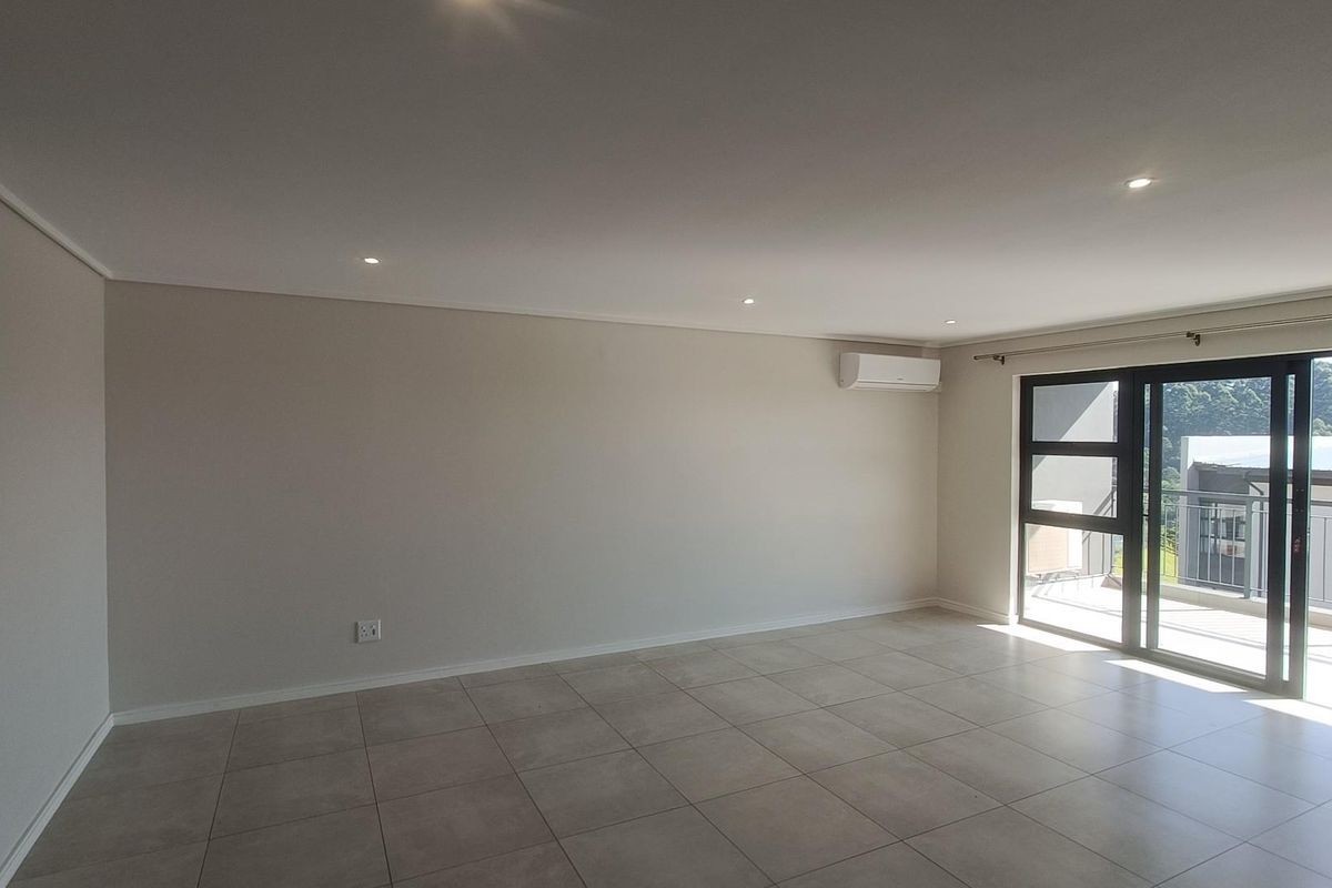 Elegant Three-Bedroom Apartment in Cotswold Fenns Estate - Photo 5