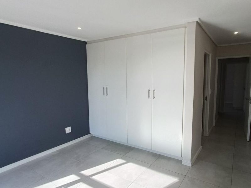 Elegant Three-Bedroom Apartment in Cotswold Fenns Estate - Photo 9