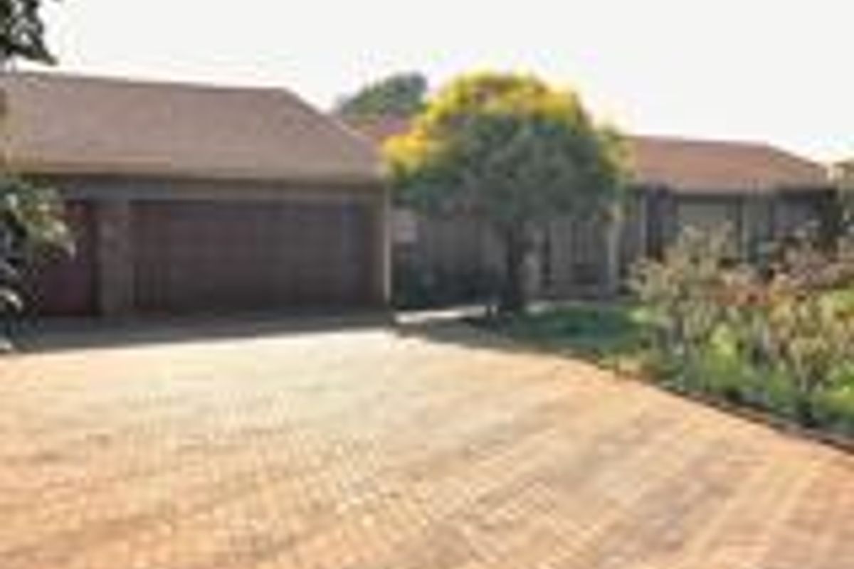 House For Sale in Henley On Klip, Meyerton - Photo 2