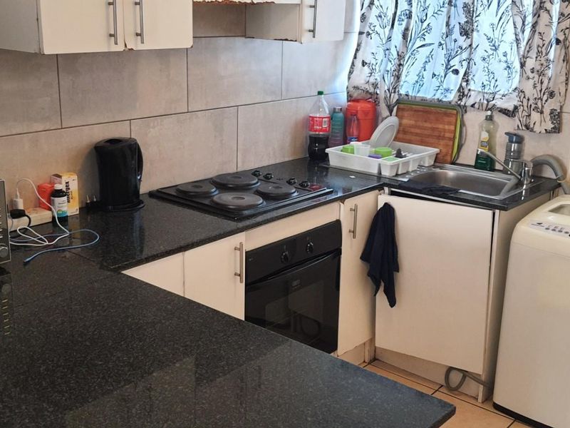 Apartment For Sale in Kensington, Cape Town - Photo 9