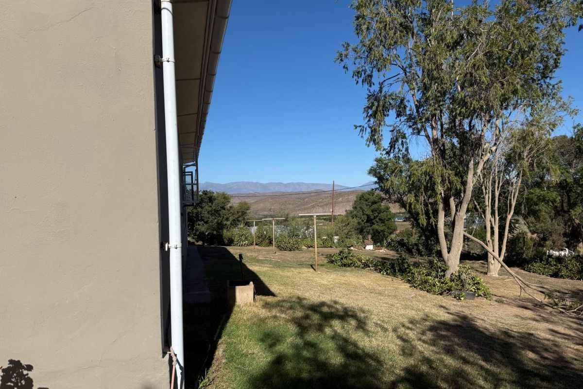 House For Sale in Van Wyksdorp, Ladismith - Photo 2