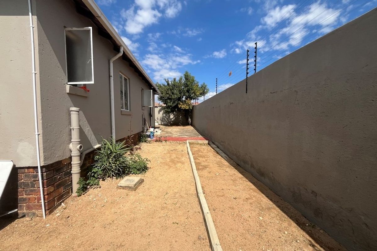 3 Beds, 2 Baths... and Enough Space to Finally Stop Tripping Over Each Other! - Photo 3