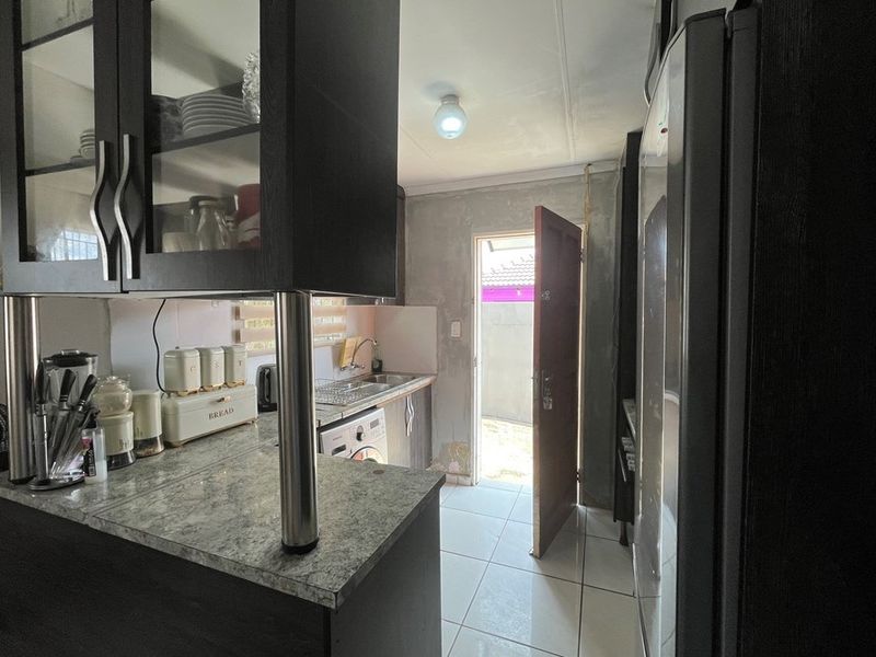 3 Beds, 2 Baths... and Enough Space to Finally Stop Tripping Over Each Other! - Photo 4