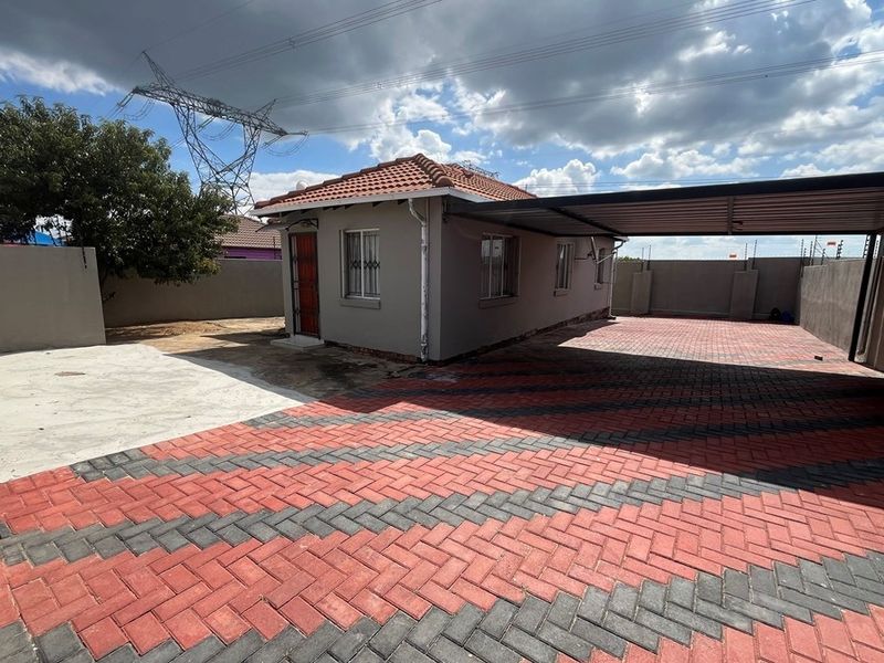 3 Beds, 2 Baths... and Enough Space to Finally Stop Tripping Over Each Other! - Photo 2