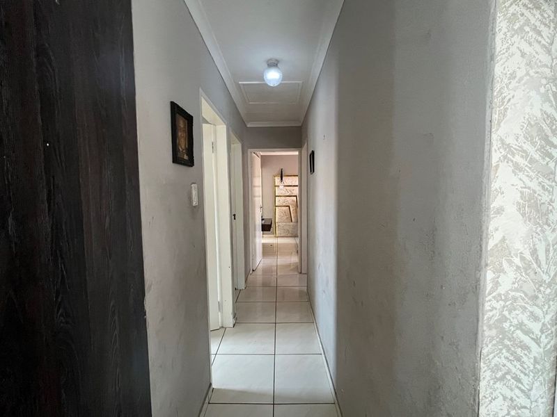 3 Beds, 2 Baths... and Enough Space to Finally Stop Tripping Over Each Other! - Photo 8